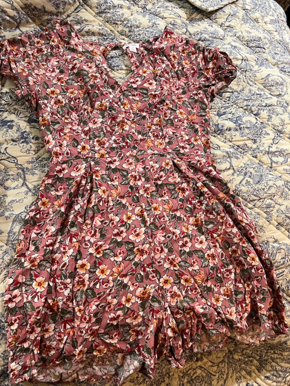 Xhilaration Pink Floral V-Neck Mini Dress